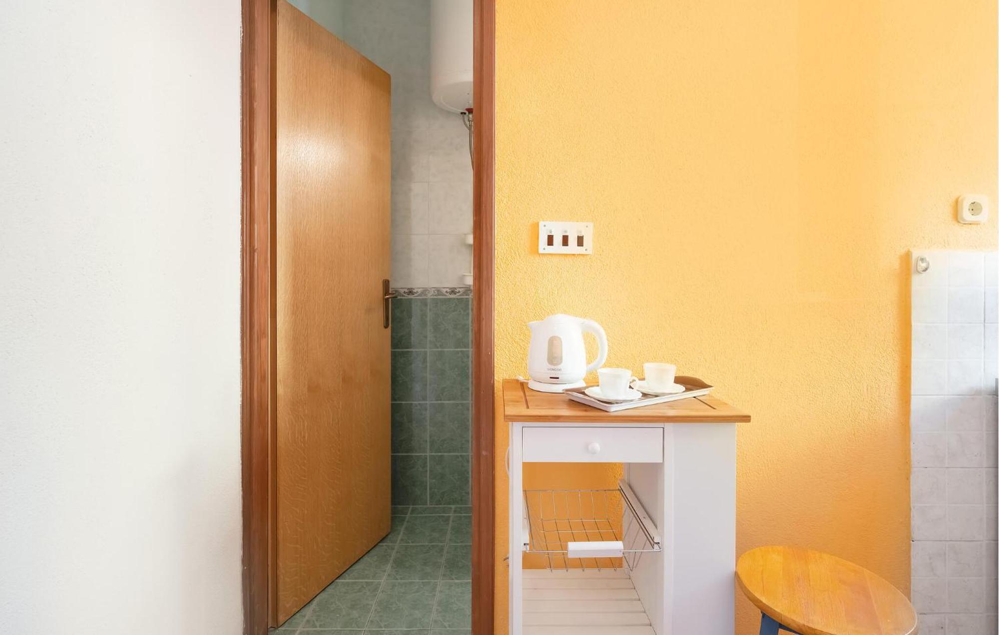 Lovely Apartment In Primosten With Kitchen Екстер'єр фото