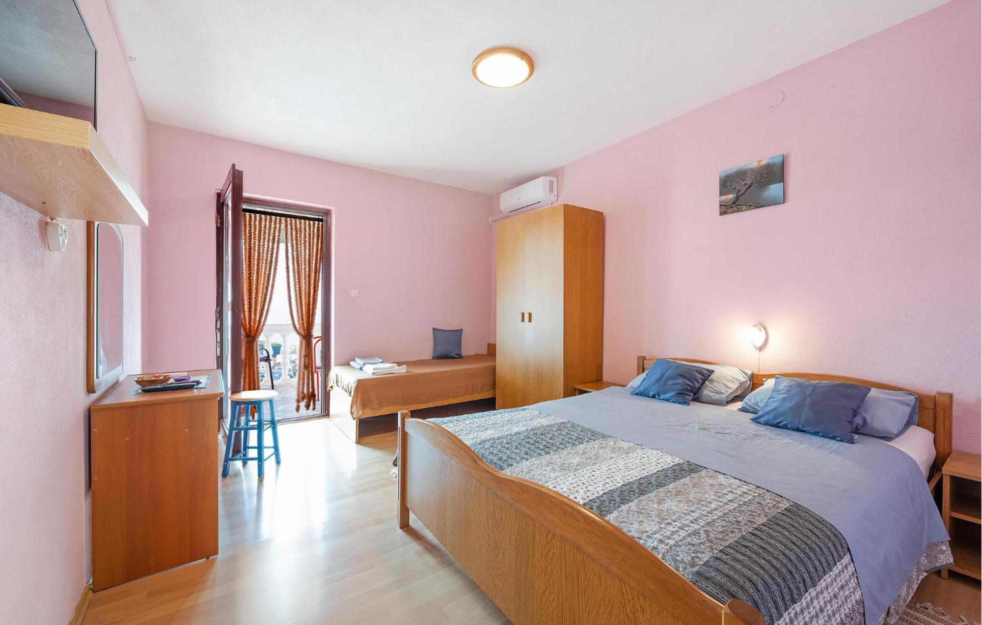Lovely Apartment In Primosten With Kitchen Екстер'єр фото